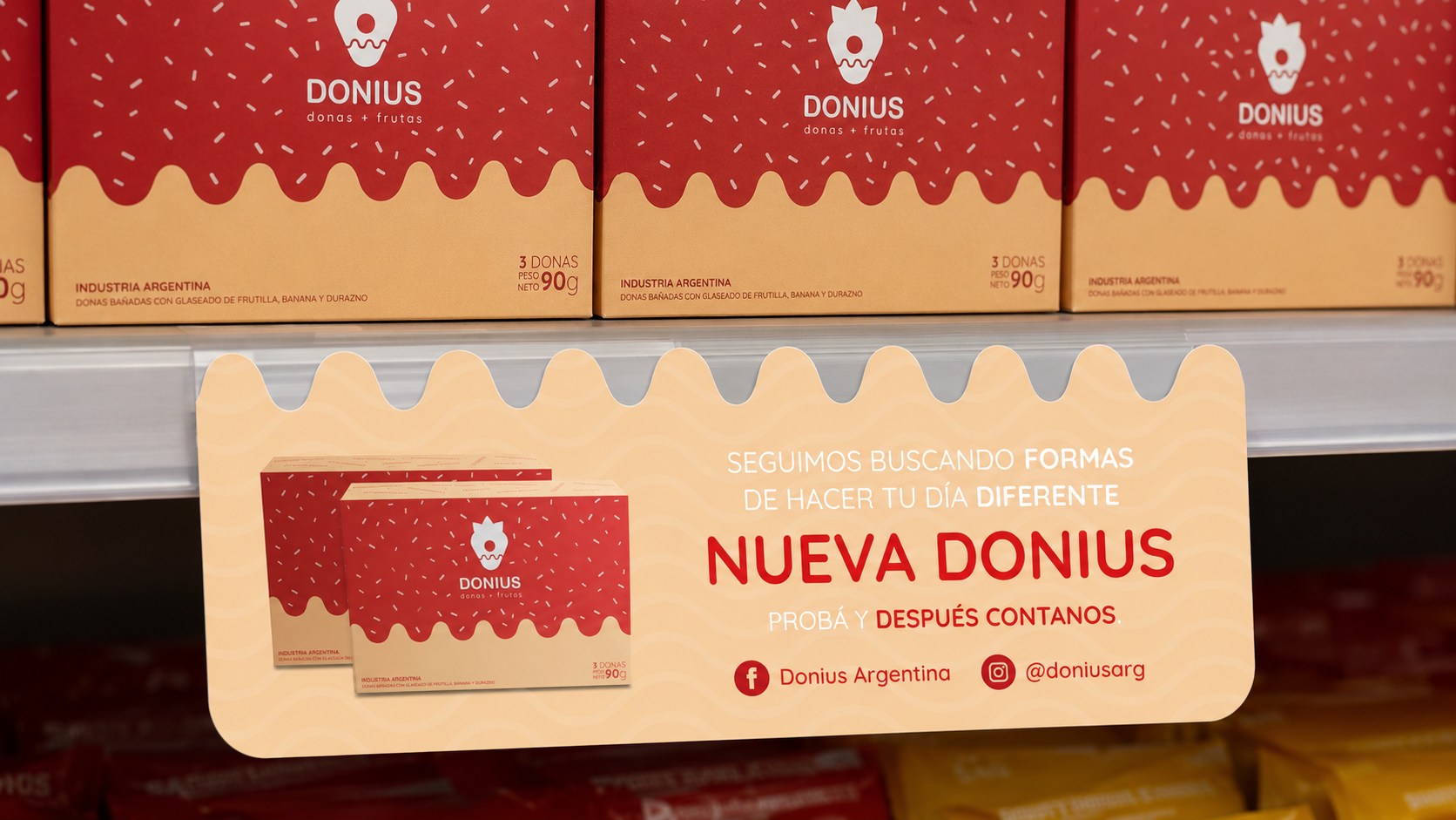 Cenefa promocional de DONIUS aplicada debajo de sus productos